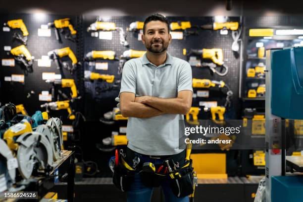 portrait of a retail clerk working at a hardware store - loja de ferragens imagens e fotografias de stock