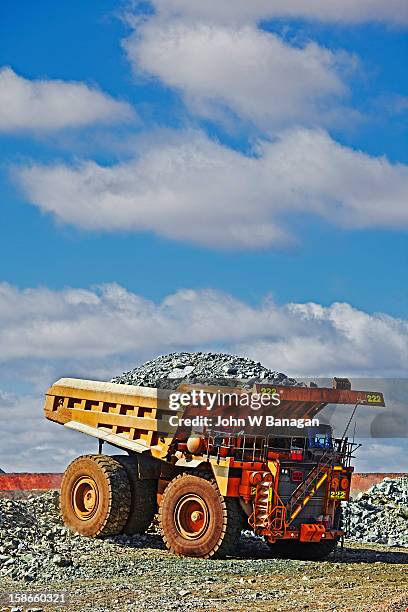 dump truck dumping rocks at a gold mine - banagan dumper truck stock pictures, royalty-free photos & images