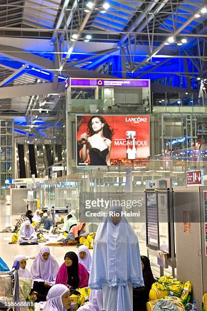 Muslim woman from the south of Thailand prays in the terminal building of Thailand's Suvarnabhumi international airport. Hundreds of Muslims trying...