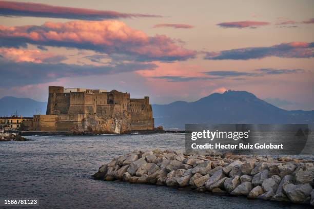 castel dell ovo - nápoles stock-fotos und bilder