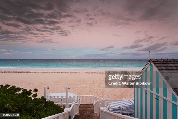 eleuthera island, harbour island, pink sands beach - ilha harbor - fotografias e filmes do acervo