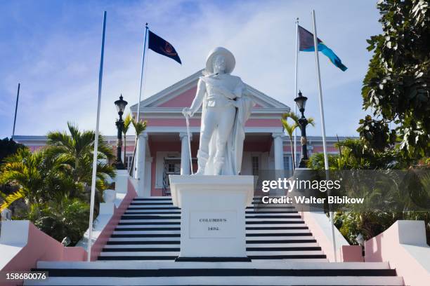 government house & statue of christopher columbus - columbus government stockfoto's en -beelden