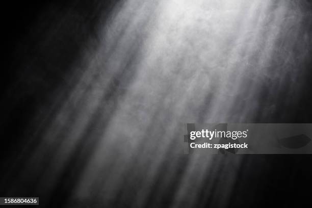 smoke against black background with light rays and beams - allumer photos et images de collection