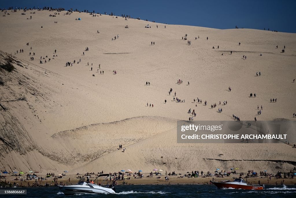 TOPSHOT-FRANCE-HOLIDAY-TOURISM-LEISURE-BEACH