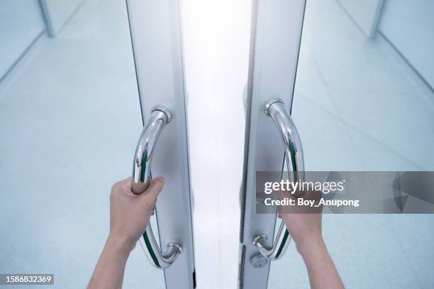 someone hands pulling door for entering to the building. - manilla fotografías e imágenes de stock