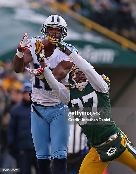 Kenny Britt of the Tennessee Titans makes a catch as the ball slips through the hands of Sam Shields of the Green Bay Packers at Lambeau Field on...