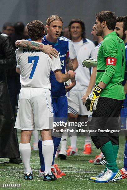 Emilio Butragueno embraces Guti next to Iker Casillas during 'Partido X La Ilusion' by Iker Casillas Foundation at Palacio de los Deportes on...