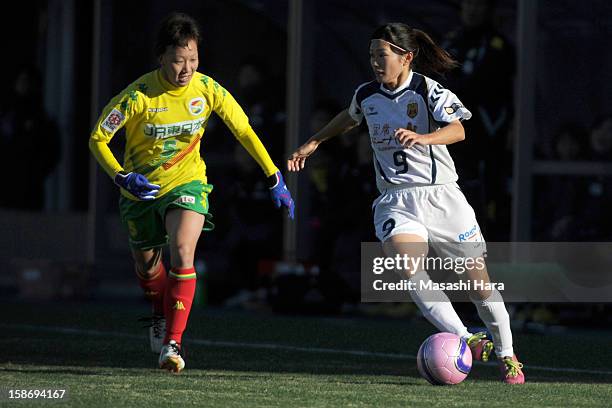 Nahomi Kawasumi of INAC Kobe Leonessa in action during the 34th Empress's Cup All Japan Women's Football Tournament final match between INAC Kobe...