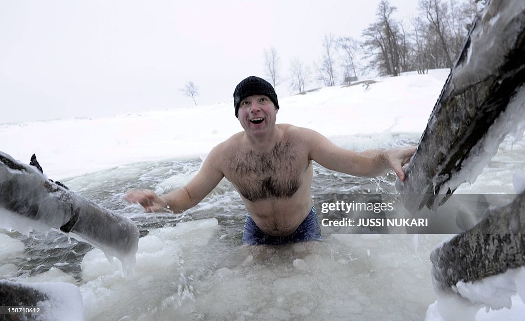 FINLAND-GERMANY-ICE-SWIMMING