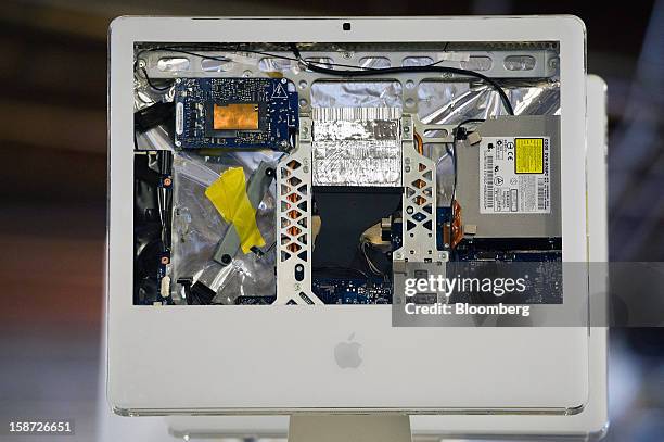 Mac Computer Behind 27 Back Of Mac Laptop Stock Photos, High-Res Pictures, and Images ...