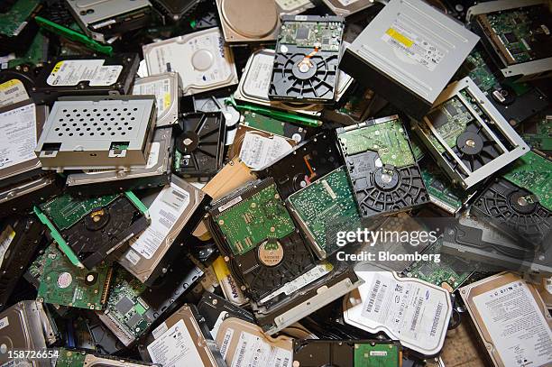 Old Computer Compontes Old Computer Parts Photos and Premium High Res Pictures - Getty Images