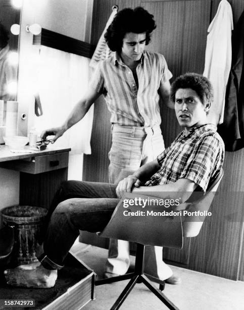 The Italian singer Gianni Morandi in the company of the hairdresser Elvio Datori during the rehearsals of the film Società a responsabilità molto...