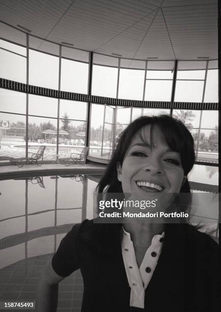 The Italian actress Lisa Gastoni smiling inside an indoor swimming pool. 1960s