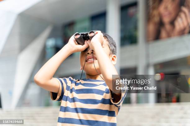 little boy looking at binocular toy - looking through lens stock pictures, royalty-free photos & images