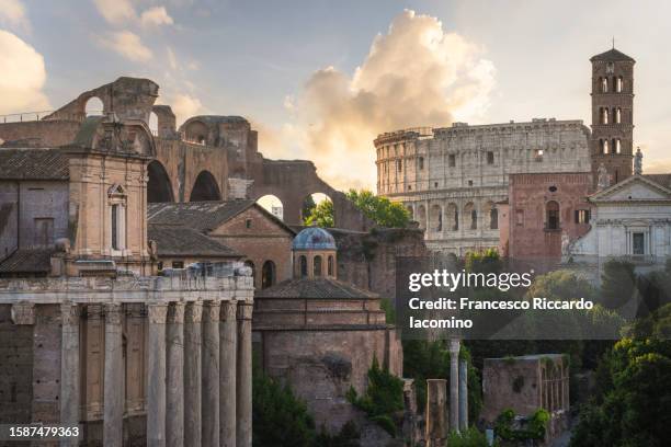 rome, lazio, italy. roman forum at sunrise (fori imperiali). panoramic view - bernini stockfoto's en -beelden