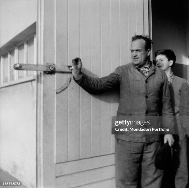 Istrian refugee opening a door. Trieste, 14th January 1956