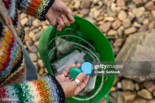 finding bottle tops - bottle cap stock pictures, royalty-free photos & images