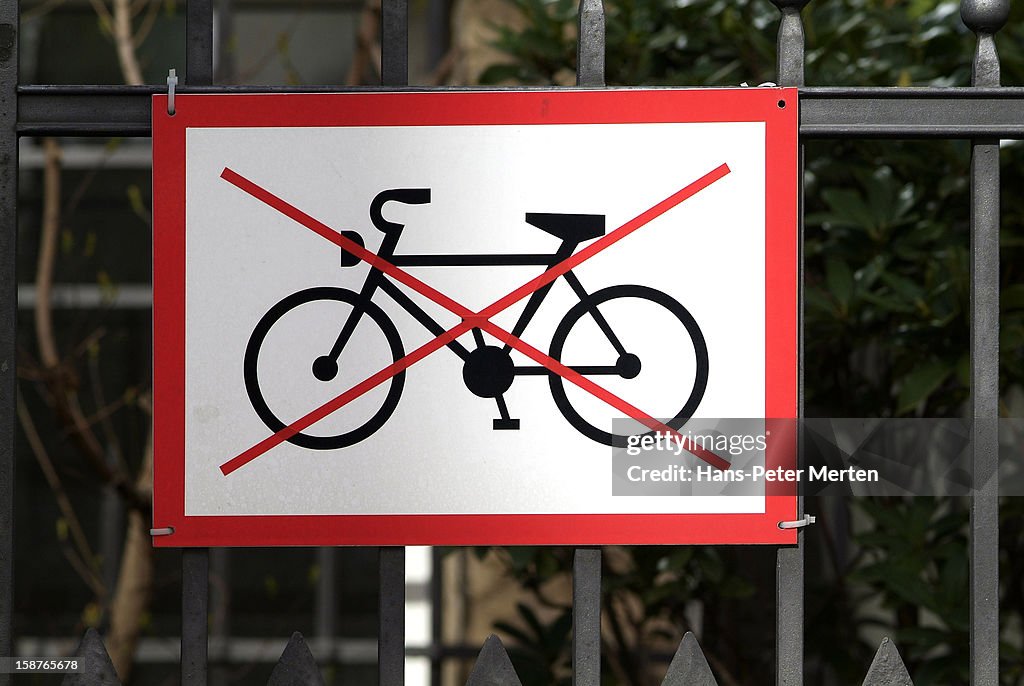 Sign no parking for bicycles