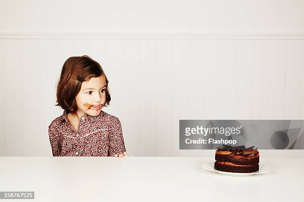 portrait of girl with chocolate cake - using mouth - fotografias e filmes do acervo