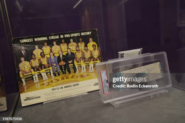 72 Lakers Roster Laker Team Photo Photos and Premium High Res Pictures - Getty Images