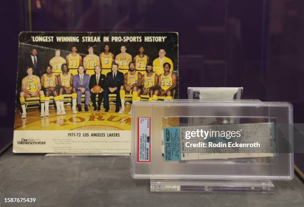 72 Lakers Roster Laker Team Photo Photos and Premium High Res Pictures - Getty Images