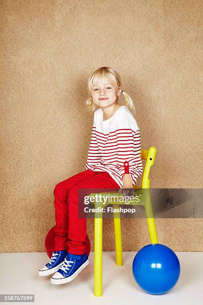 portrait of girl with balloons - child balloon studio photos et images de collection