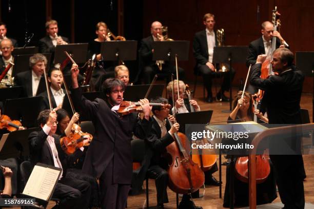 David Robertson leading the New York Philharmonic at Avery Fisher Hall on Thursday night, October 23, 2008.This image;David Robertson leading the New...