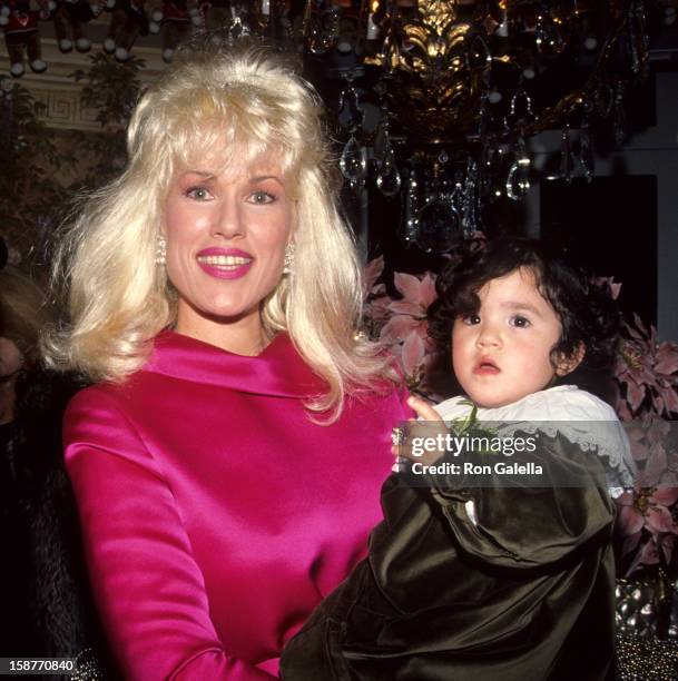 Jean Kasem and daughter Liberty Kasem attend Casey Kasem's Christmas Parade on December 21, 1991 at Casey Kasem's home in Bel Air, California.