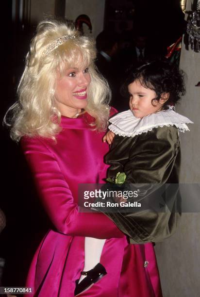 Jean Kasem and daughter Liberty Kasem attend Casey Kasem's Christmas Parade on December 21, 1991 at Casey Kasem's home in Bel Air, California.