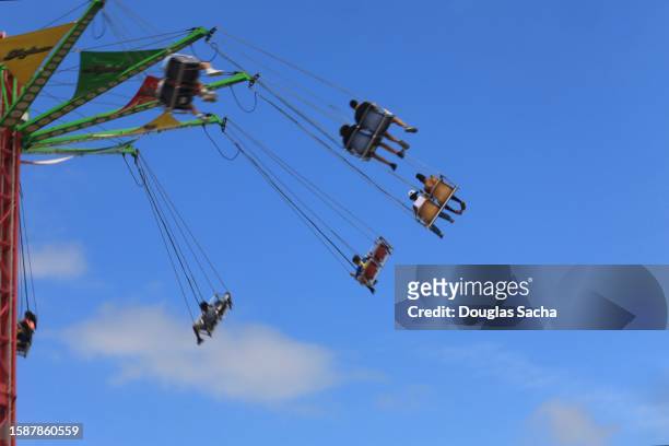 elevated swing type thrill ride - anticipation rollercoaster stock pictures, royalty-free photos & images
