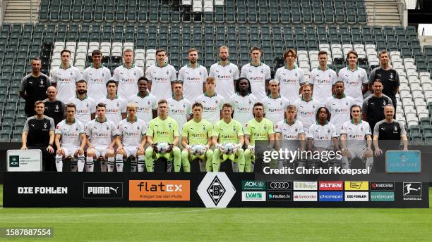 Upper row starts with Nicolas Dyon, athletic coach, Simon Walde, Fabio Chiarodia, Nico Elvedi, Maximilian Woeber, Christoph Kramer, Marvin...