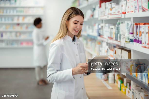 pharmacist using tablet pc - pharmacy lab stock pictures, royalty-free photos & images