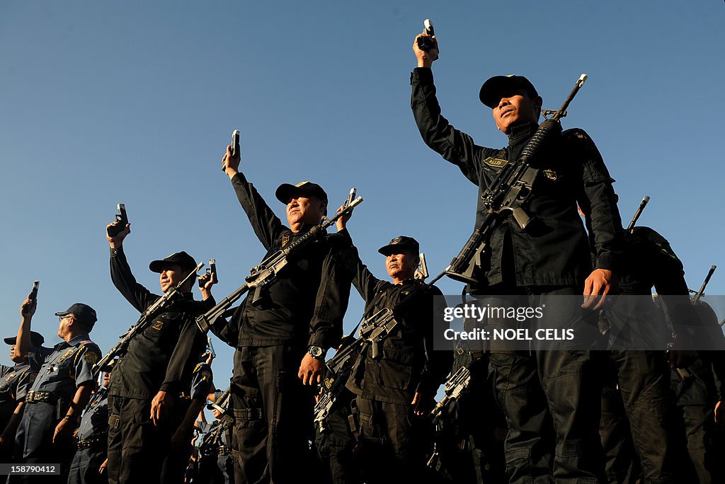 PHILIPPINES-NEW YEAR-POLICE-GUNS