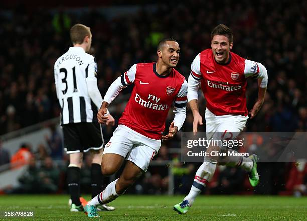 Arsenal O2 Walcott 22,433 Walcott Photos & High Res Pictures - Getty Images
