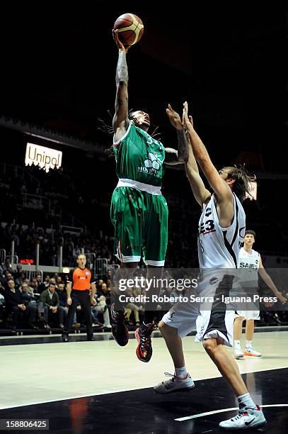 David Moss of Montepaschi competes with Giuseppe Poeta of SAIE3 during the LegaBasket Serie A match between Virtus SAIE3 Bologna and Montepaschi...