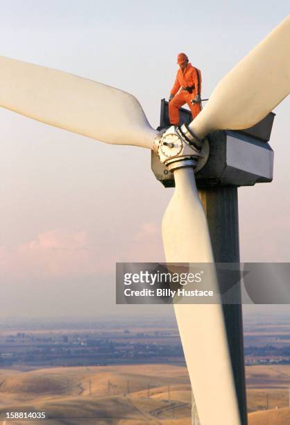 worker standing on wind turbine at wind farm - oberer teil stock-fotos und bilder