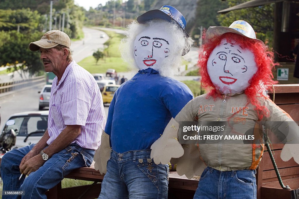 COLOMBIA-TRADITION-OLD YEAR-DOLLS