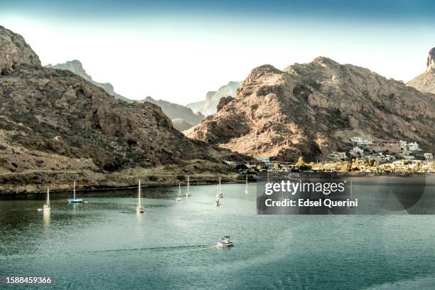 view of a bay in san carlos, with pleasure boats. guaymas, sonora state, mexico. - sonora mexico stockfoto's en -beelden