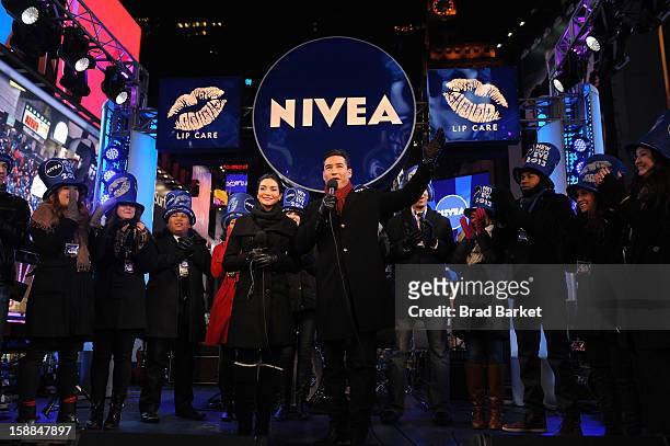 Mario Lopez and Courtney Lopez, co-hosts of the NIVEA Kiss Stage in Times Square, help others prepare for the "Kiss of the Year"on New YearÕs Eve...