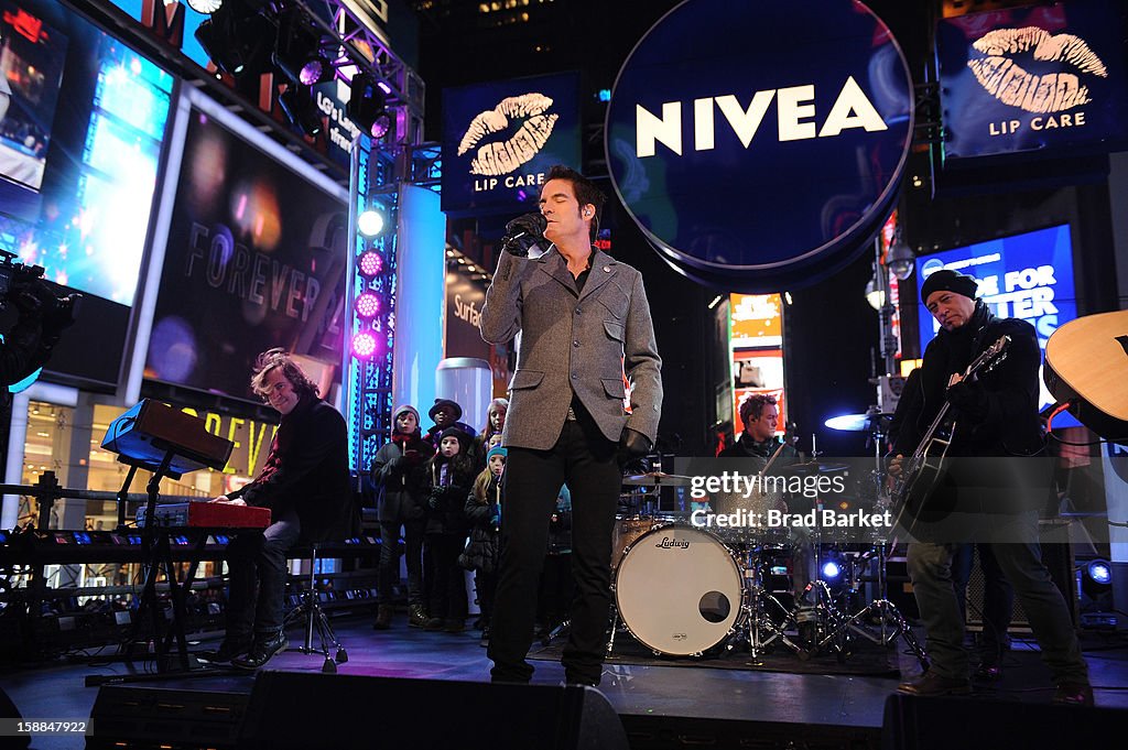 Mario Lopez and Courtney Lopez Ring In 2013 On The NIVEA Kiss Stage In Times Square