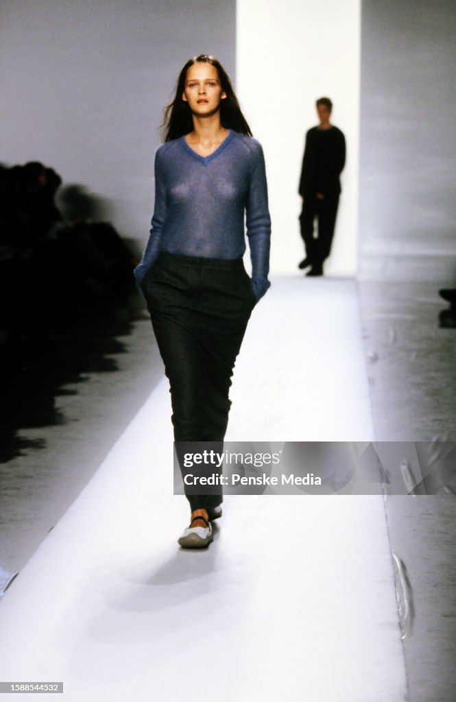 DKNY Fall 1998 Ready to Wear Runway Show