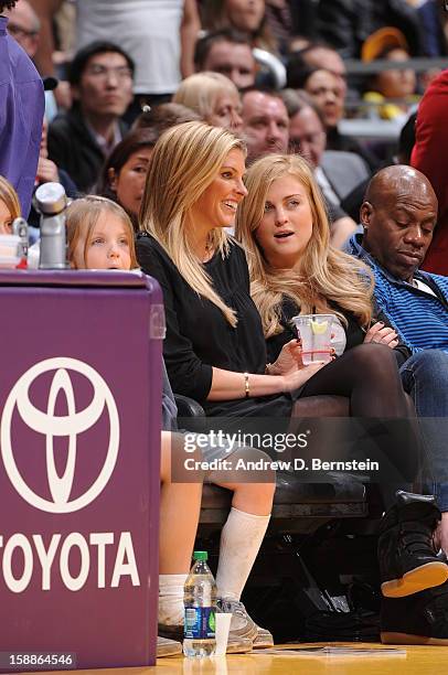 Actress Kelly Noonan attends a game between the Philadelphia 76ers and the Los Angeles Lakers at Staples Center on January 1, 2013 in Los Angeles,...