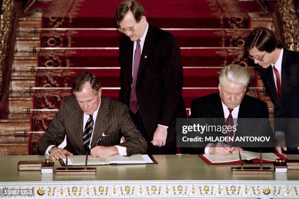 President George Bush and Russian President Boris Yeltsin sign a historical strategic arms reduction treaty "START-2" on January 03, 1993 in the...