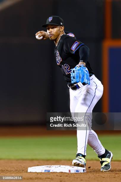 Shortstop Francisco Lindor of the New York Mets in action against the  News Photo - Getty Images