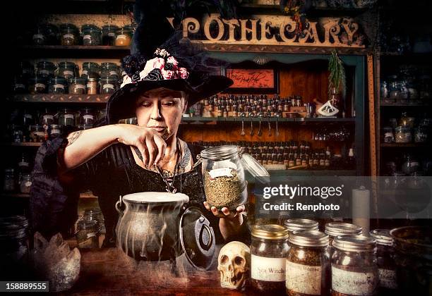 hexe serie: apothecary - magic kitchen stock-fotos und bilder