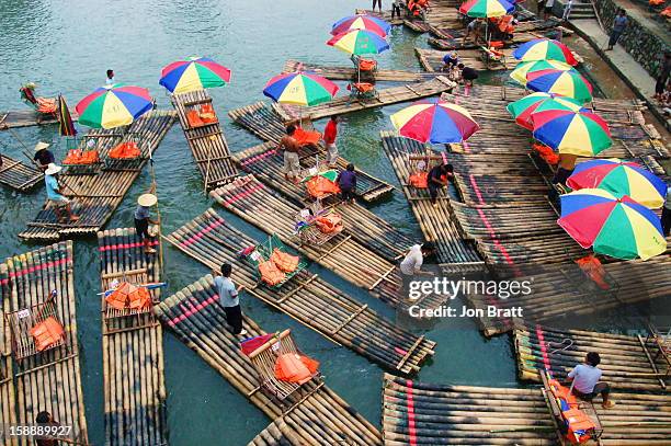 bamboo rafts - yangshuo ストックフォトと画像