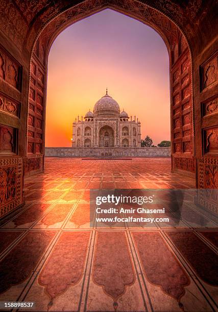 eternal glow (panoramic reprise) - taj mahal stock pictures, royalty-free photos & images