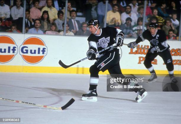 Bernie Nicholls of the Los Angeles Kings shoots during an NHL game against the New York Islanders on December 10, 1988 at the Nassau Coliseum in...