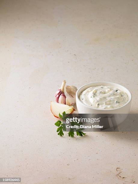bowl of onion garlic dip - タレ ストックフォトと画像