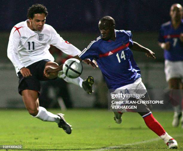 French Darren Lassana vies with Kieran Richardson from England during the under-21 Euro 2006 qualifier football match at the Marcel Picot Stadium, 15...